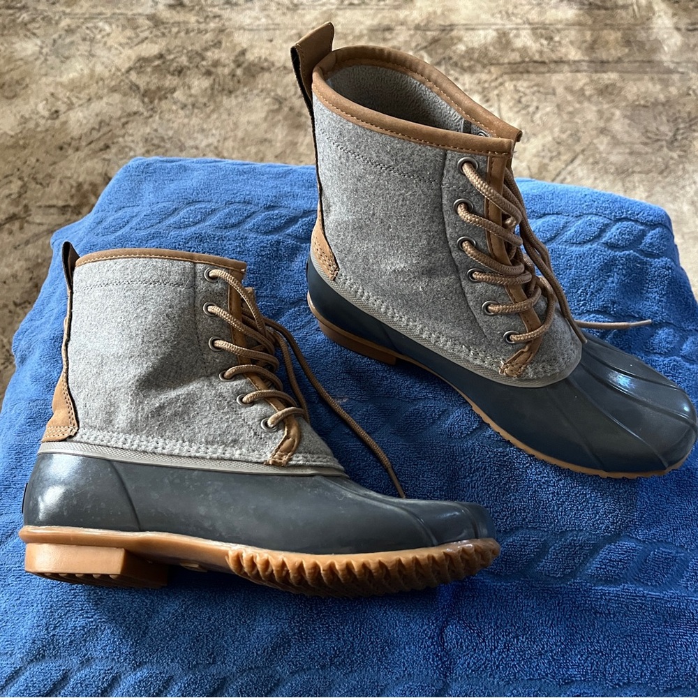 G.H. Bass & Co. Gray and Brown Winter Boots